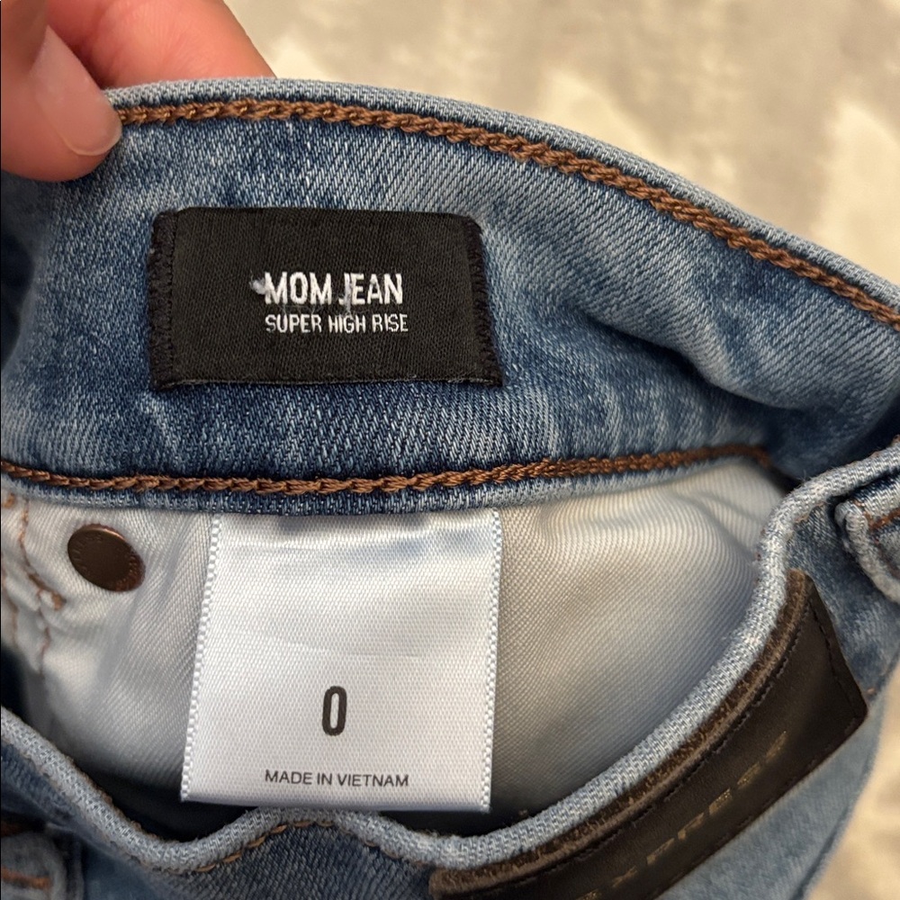Express Mom Jean Super High Rise - Picture 4 of 4